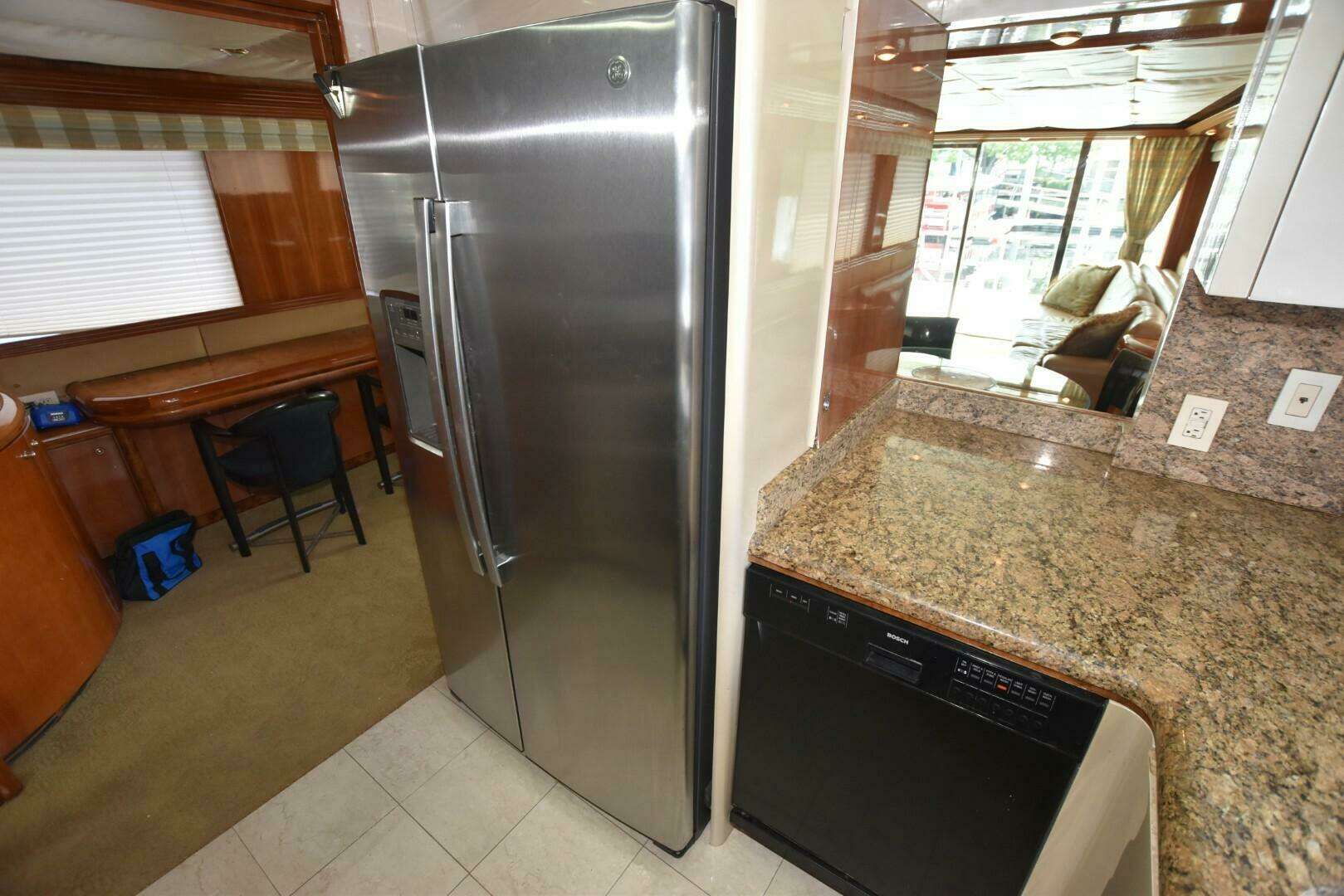 1998 Hatteras 74 Sportdeck - Image 22