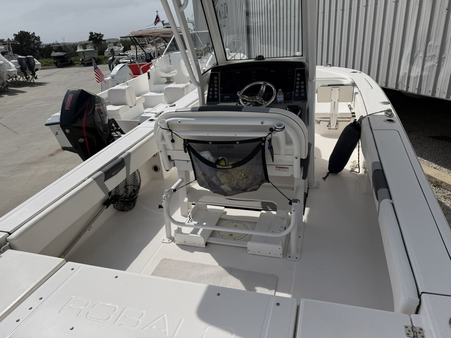 2023 Robalo — - Image 16