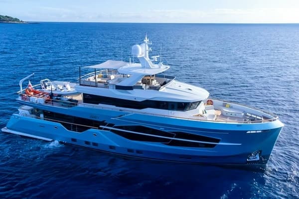 2025 Numarine Numarine 32XP - Image 1