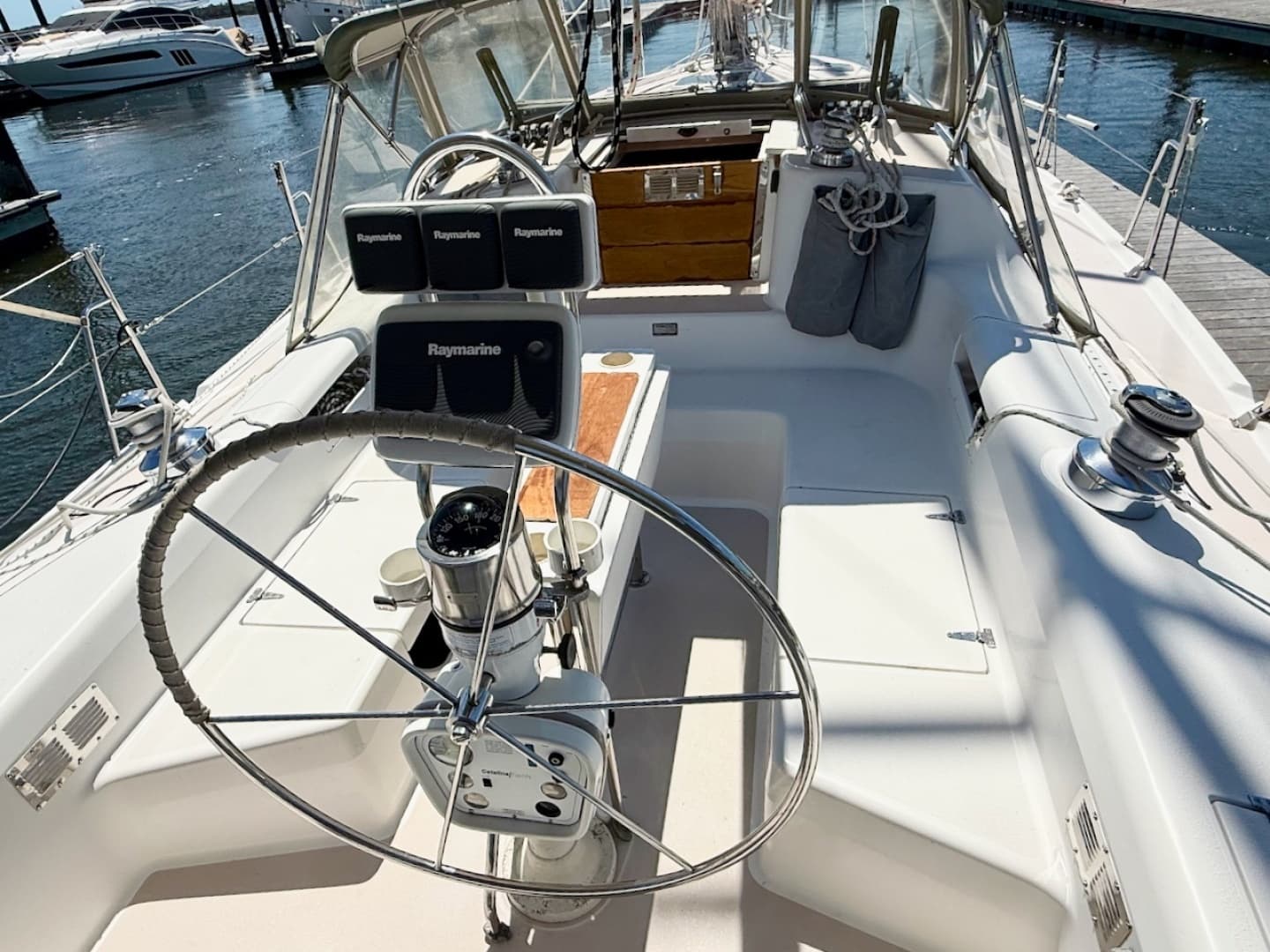 1998 Catalina 380 - Image 15
