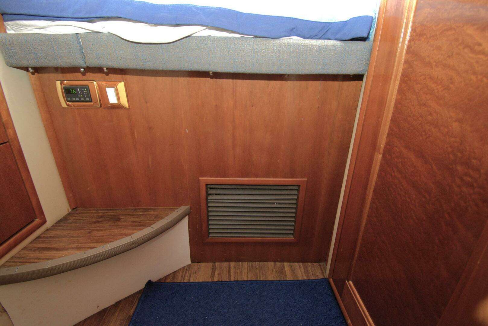 2005 Carver 444 Cockpit Motor Yacht - Image 40