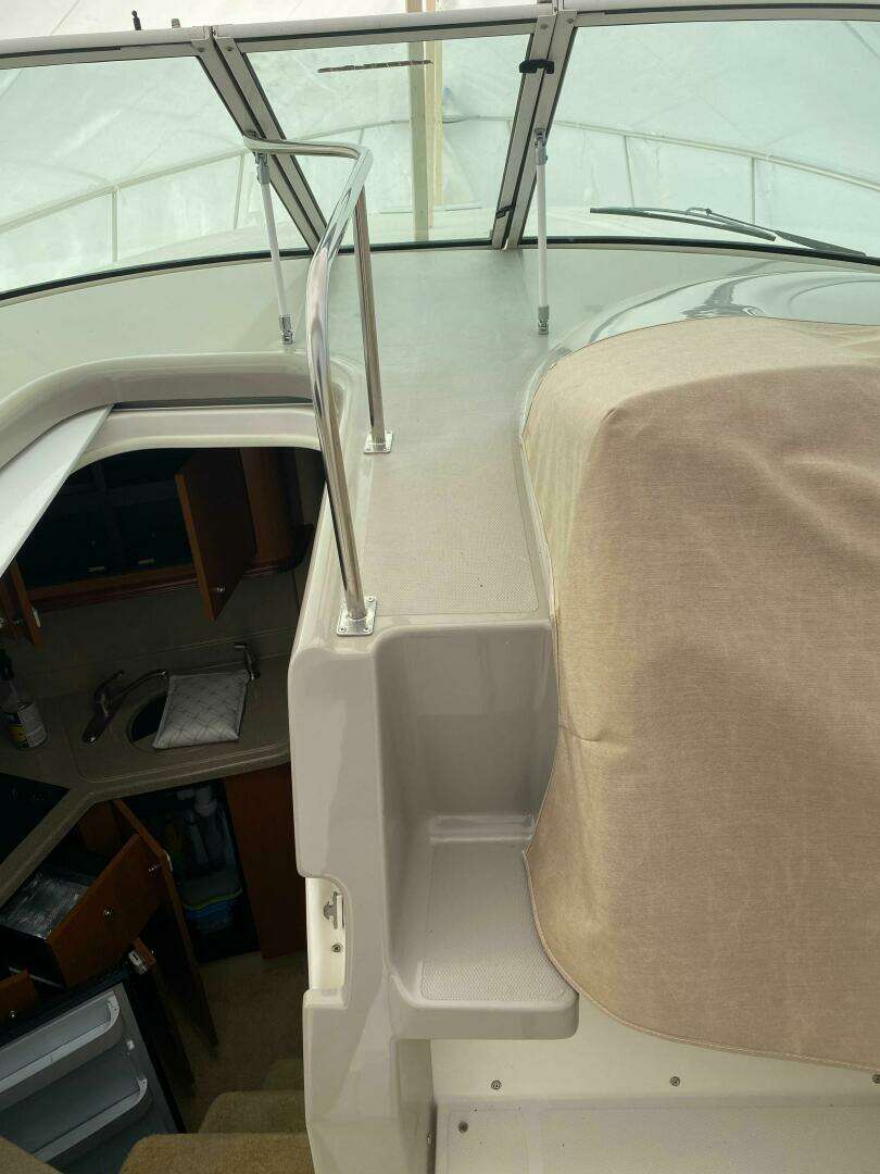 2004 Cruisers Yachts 340 Express - Image 24