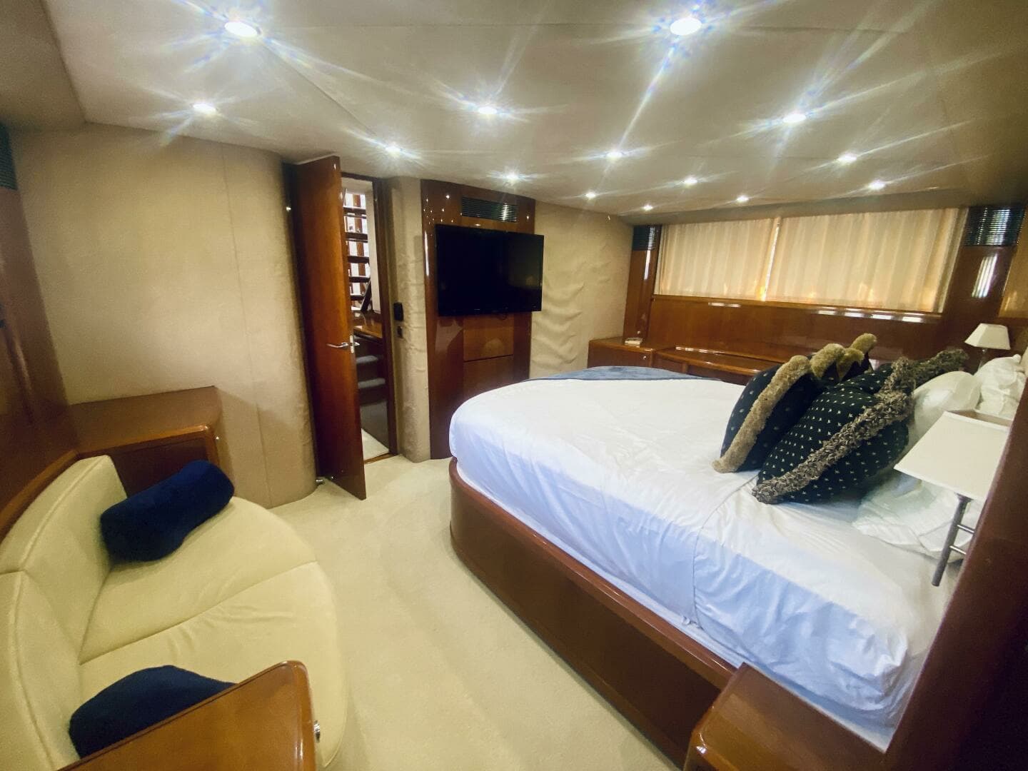2006 Viking Princess Sport Cruiser - Image 31