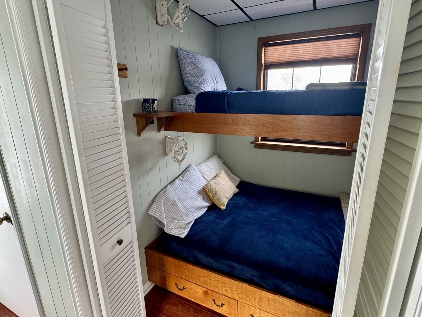 1978 Custom 18 x 24 Off-Grid Floating Cabin Approx 385sqft - Image 27