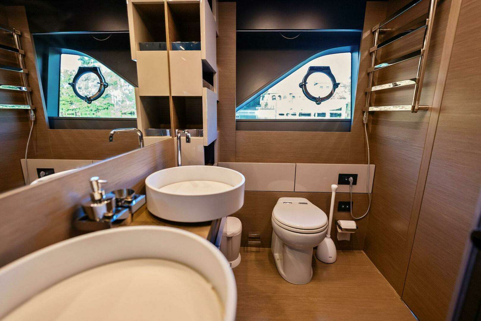 2019 Ferretti Yachts 780 - Image 42