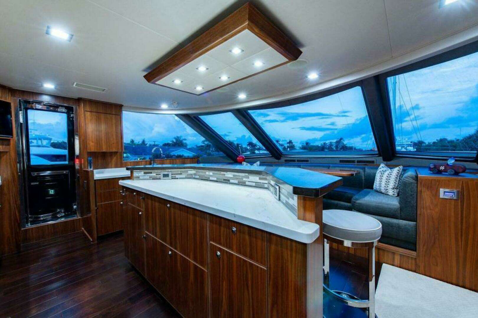 2018 Viking Enclosed Flybridge - Image 12