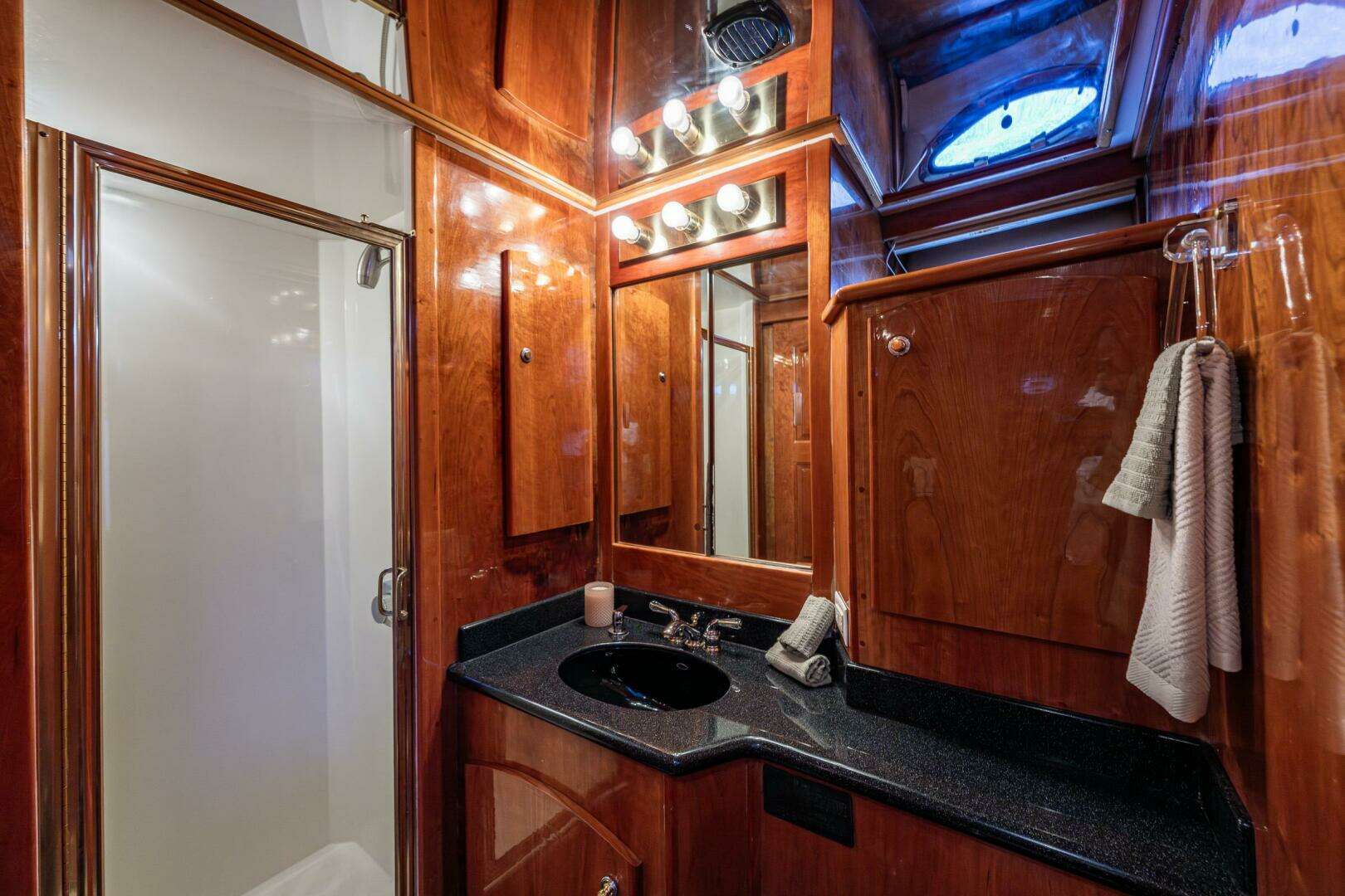2001 Navigator 61 Pilothouse - Image 33