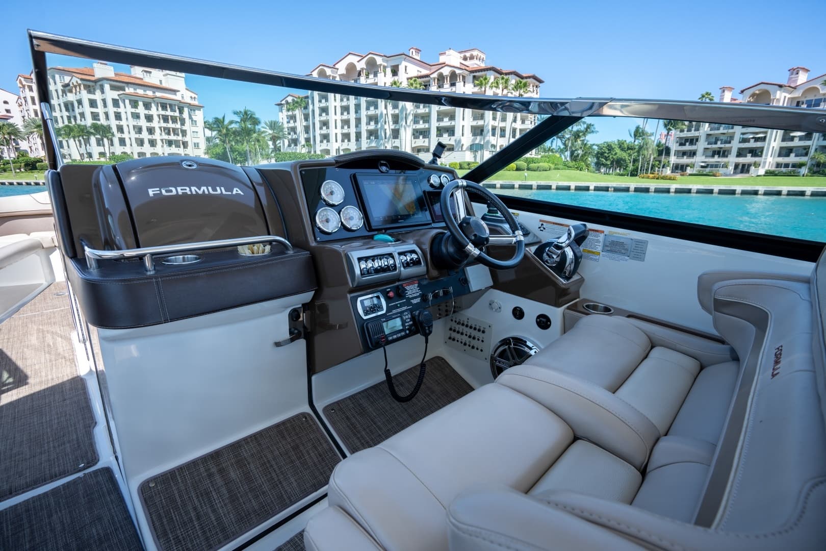 2018 Formula 350 Crossover Bowrider - Image 25