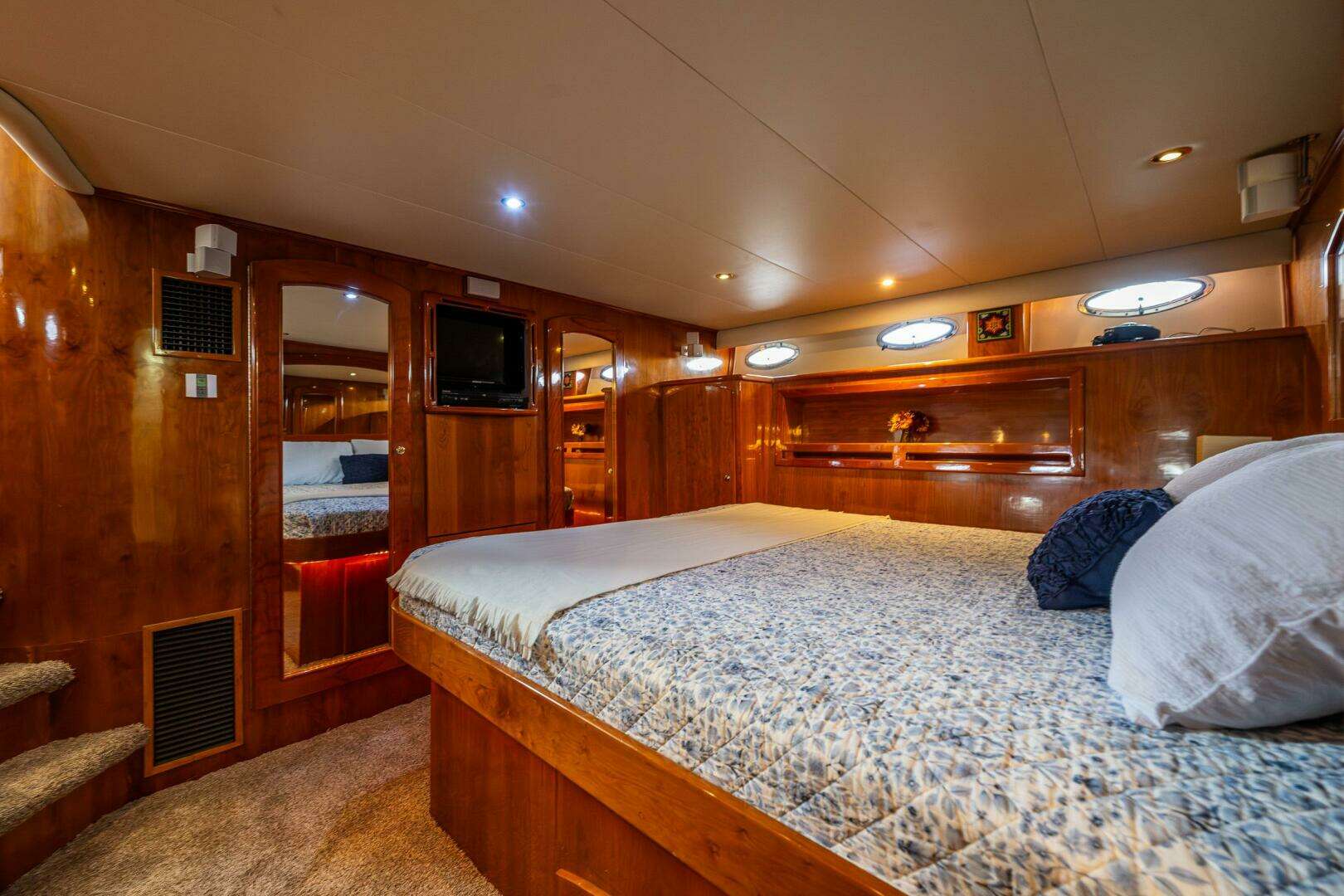 2001 Navigator 61 Pilothouse - Image 25