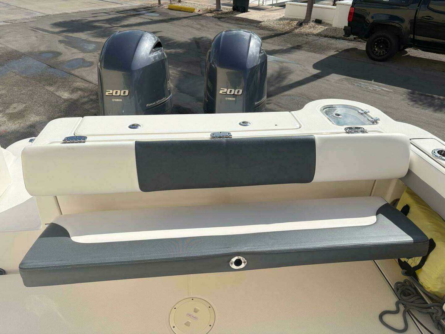 2021 Robalo R247 Dual Console - Image 19