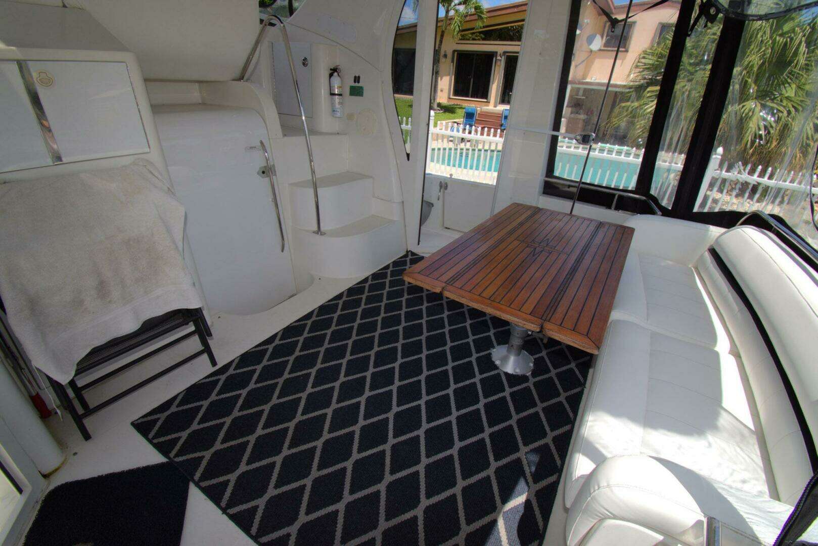 2005 Carver 444 Cockpit Motor Yacht - Image 14