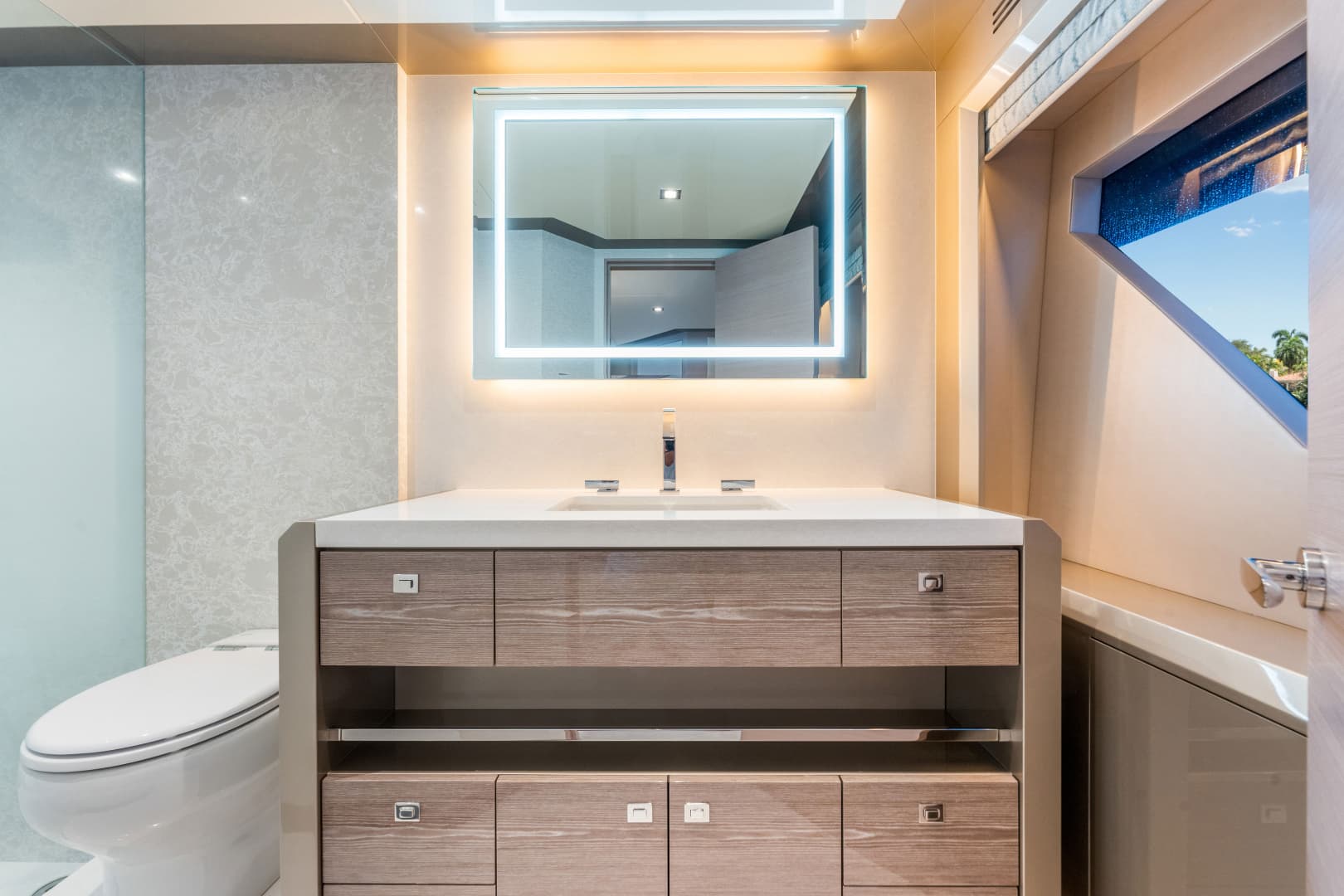 2023 Ocean Alexander 27R - Image 7