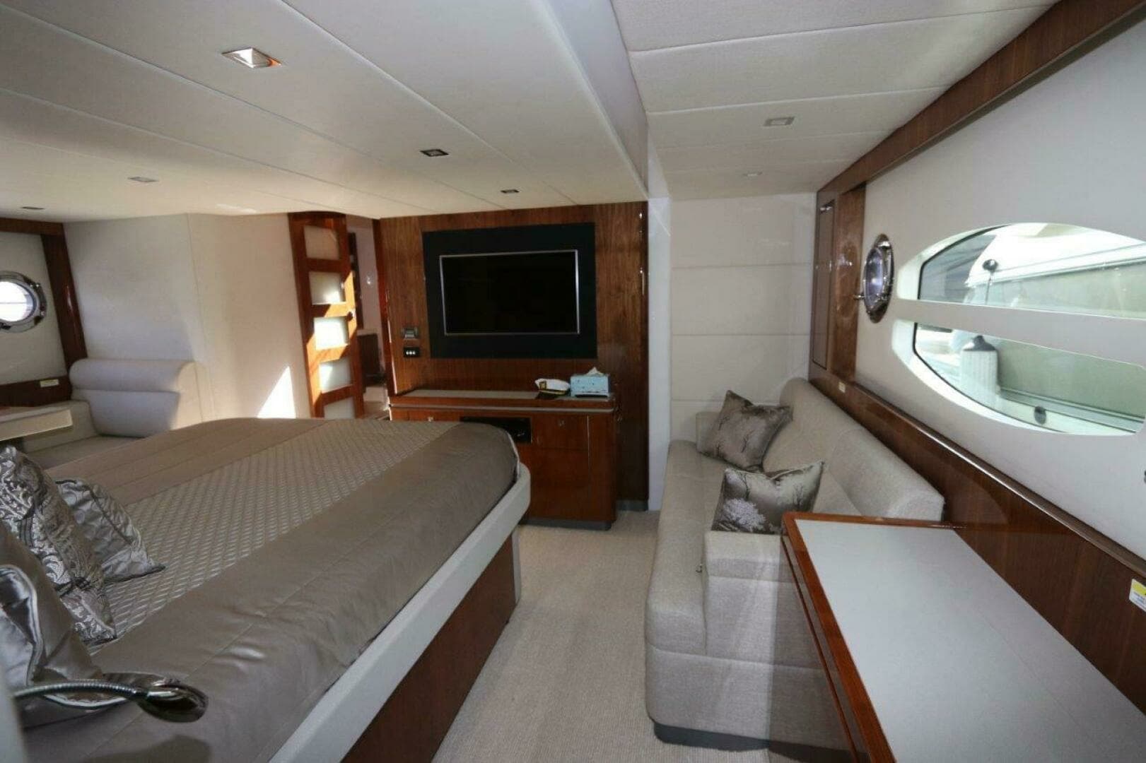2020 Riviera 6000 Sport Yacht - Image 36