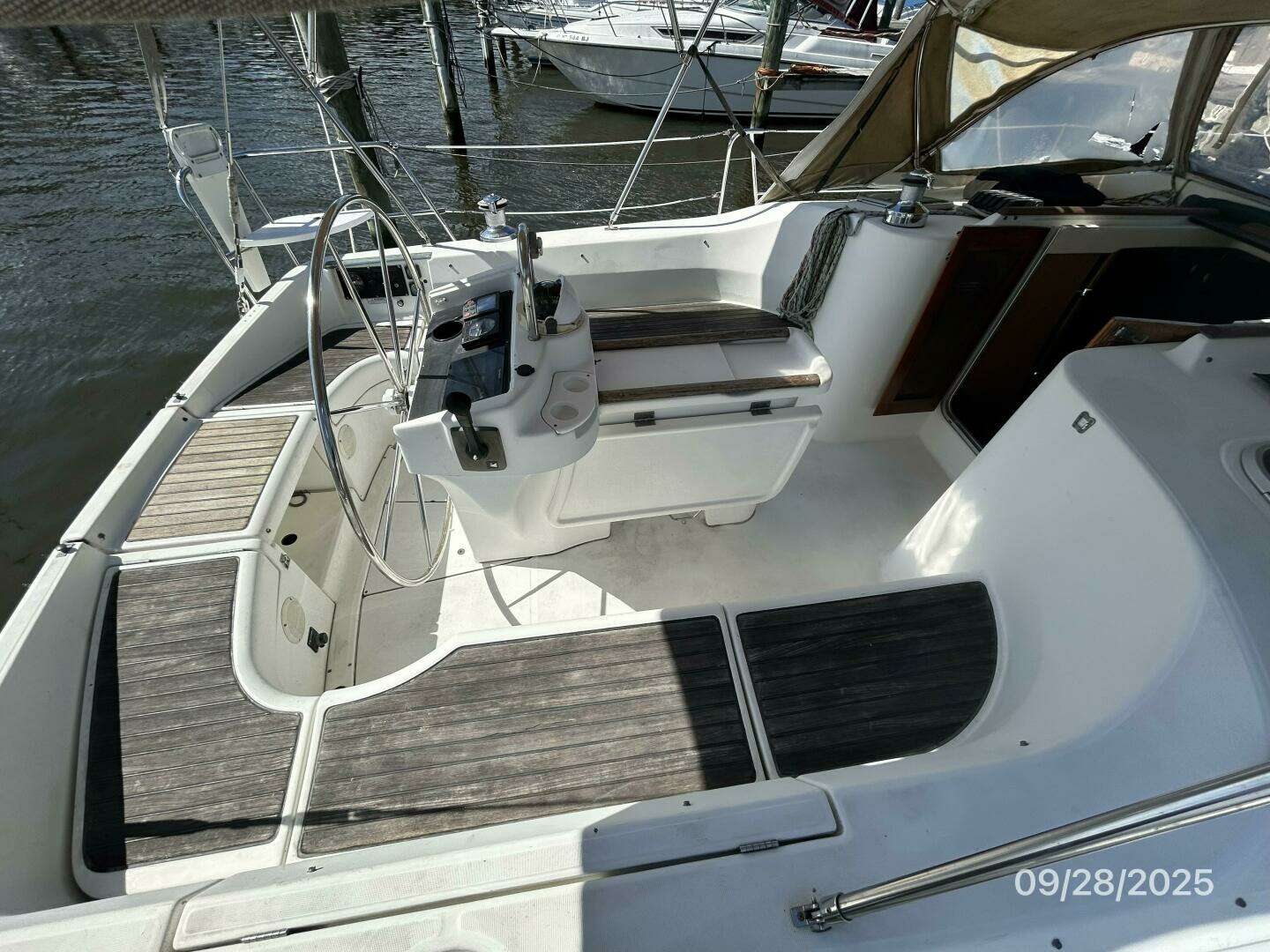 1998 Beneteau Oceanis 381 - Image 31