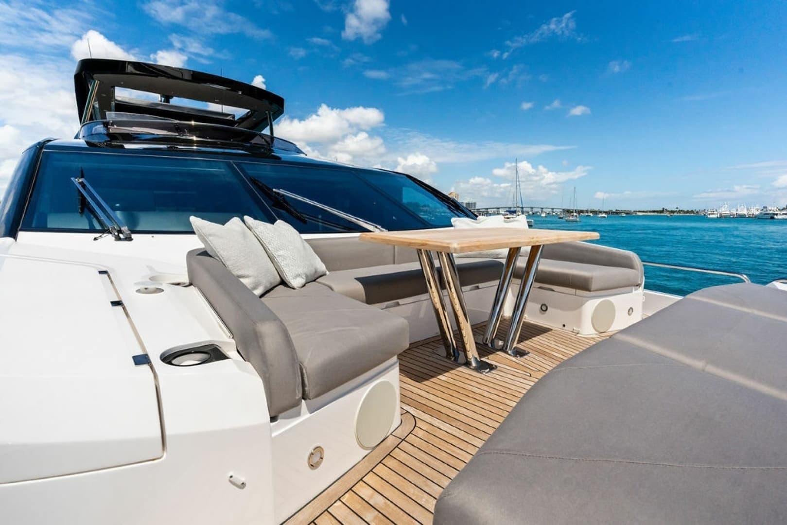 2026 Sunseeker 88 Yacht - Image 14