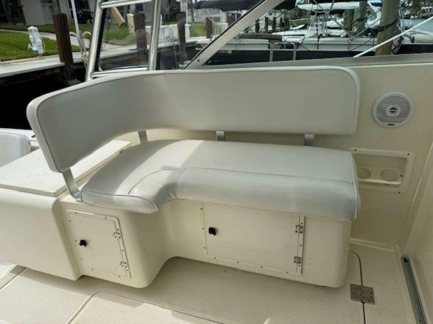 2002 Pursuit 3000 Express - Image 15