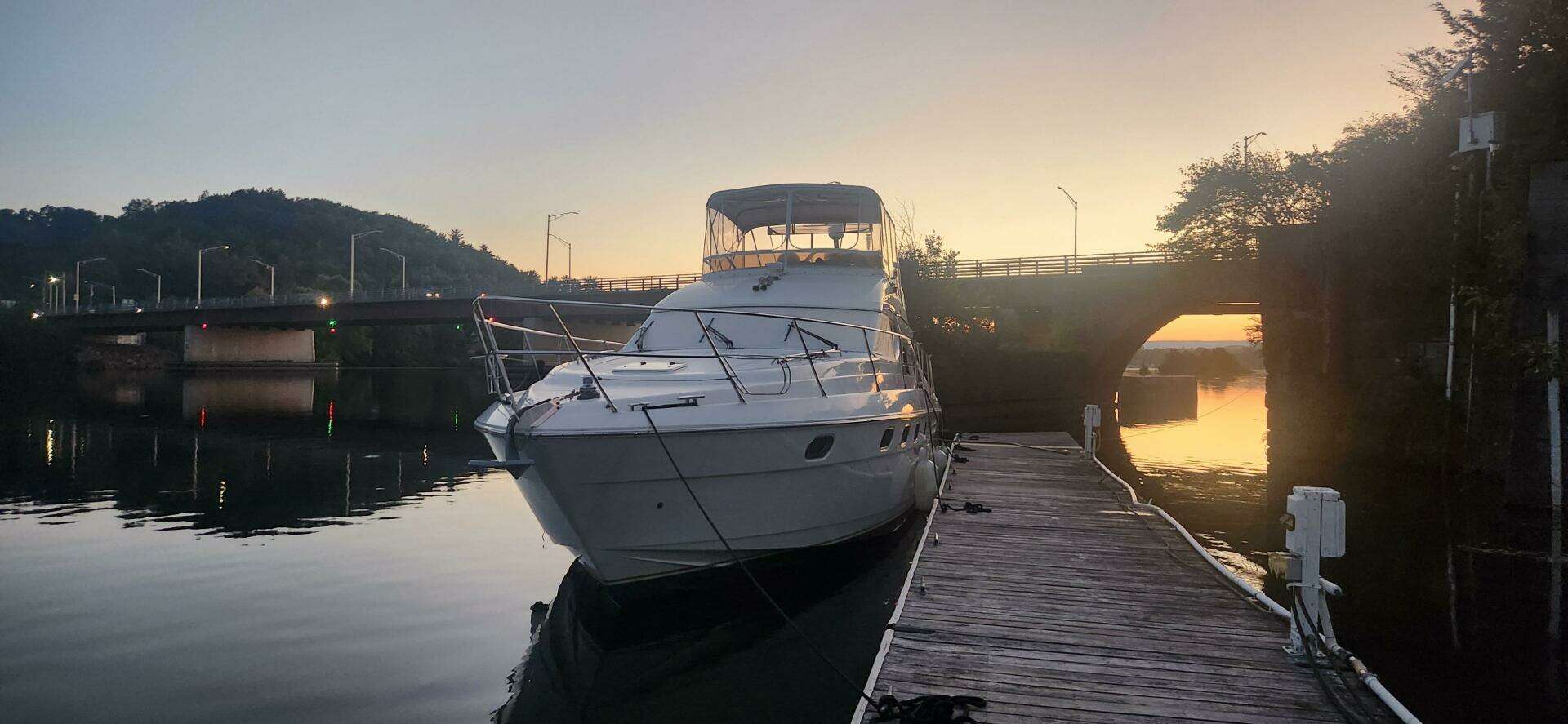 1998 Viking Princess Sport Cruiser - Image 3