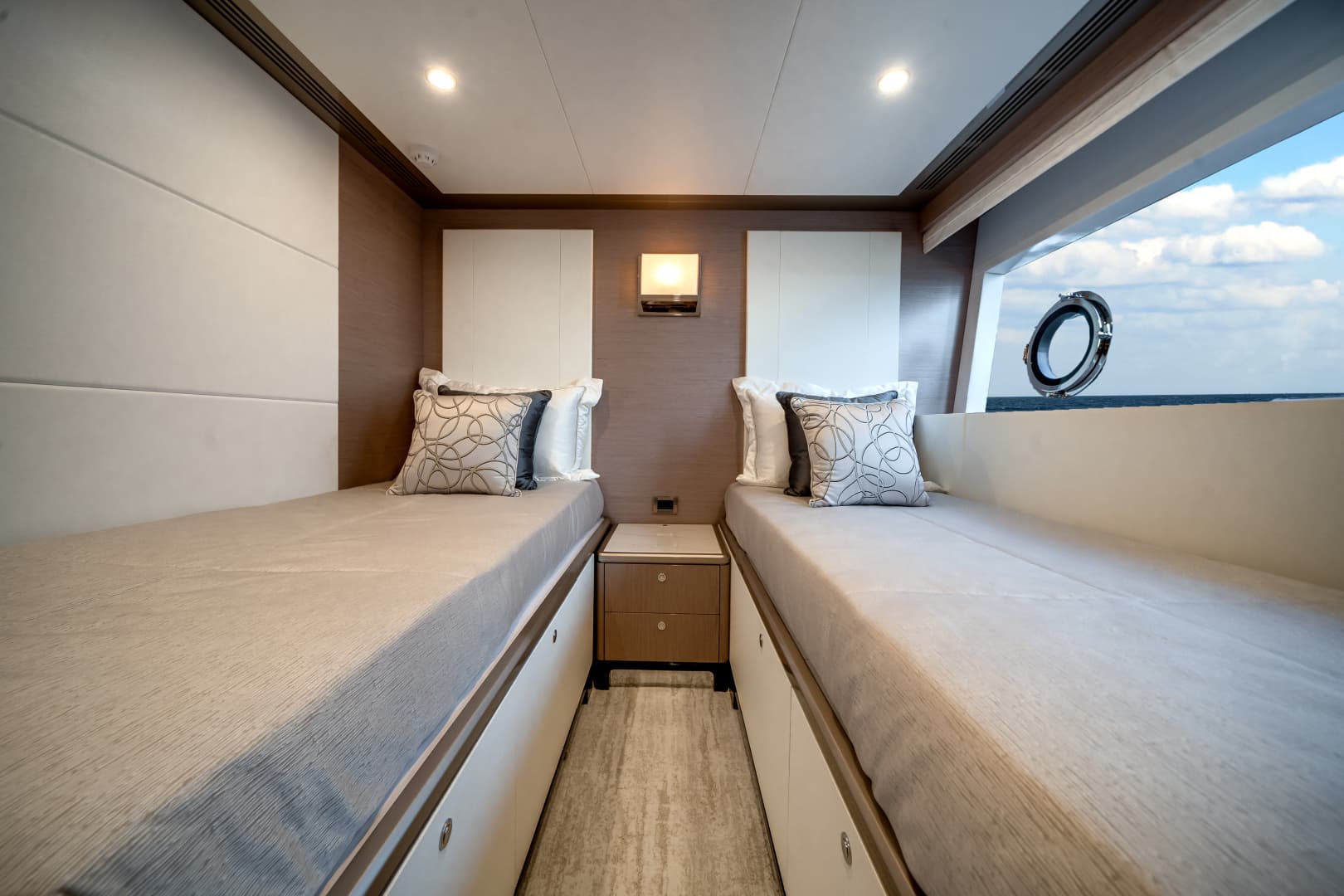 2026 Ocean Alexander 37L - Image 19