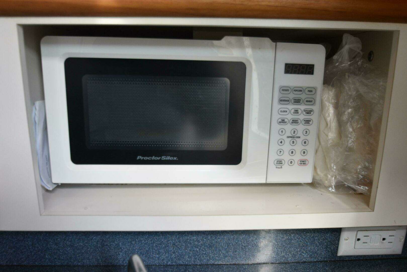 2005 Pursuit 3070 Offshore Express - Image 30
