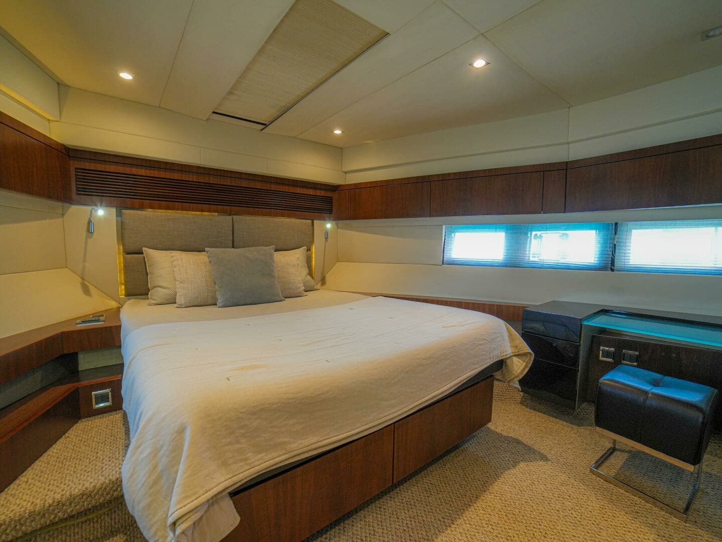 2014 Fairline 50 - Image 33
