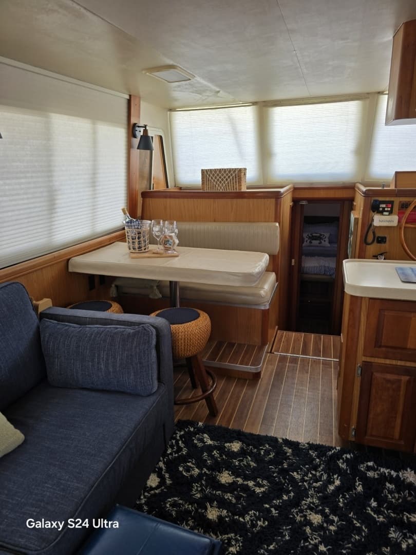 2005 Mainship 400 - Image 57
