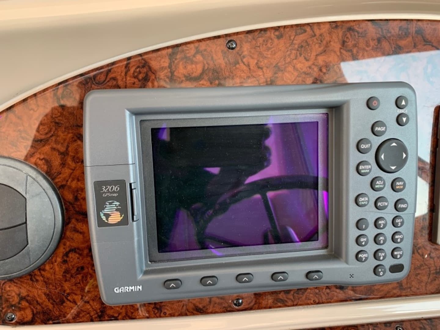 2004 Sea Ray 390 Motor Yacht - Image 24