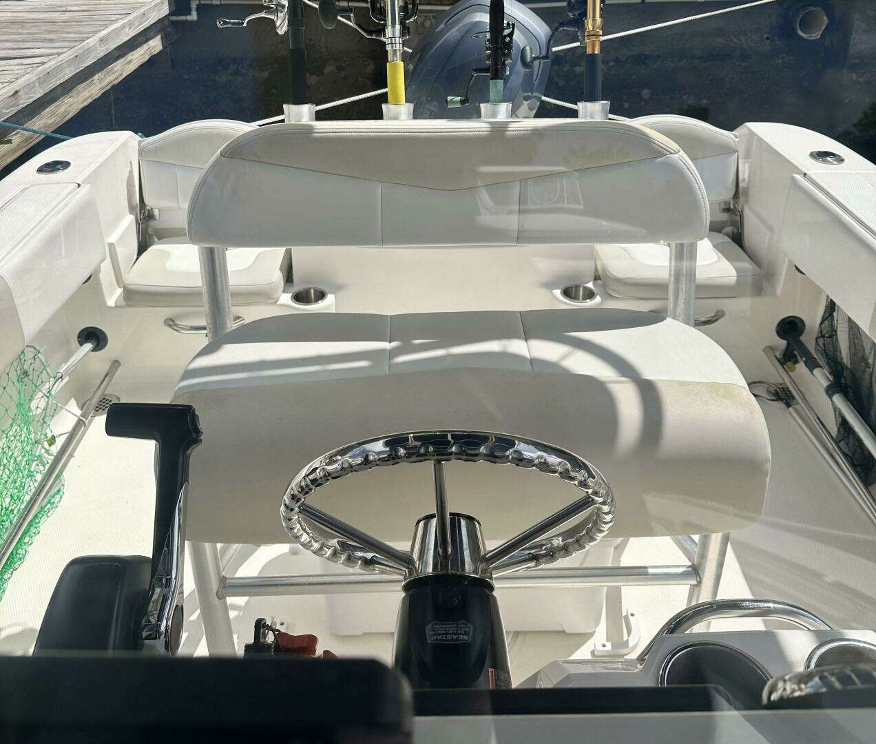 2015 Robalo R200 - Image 10