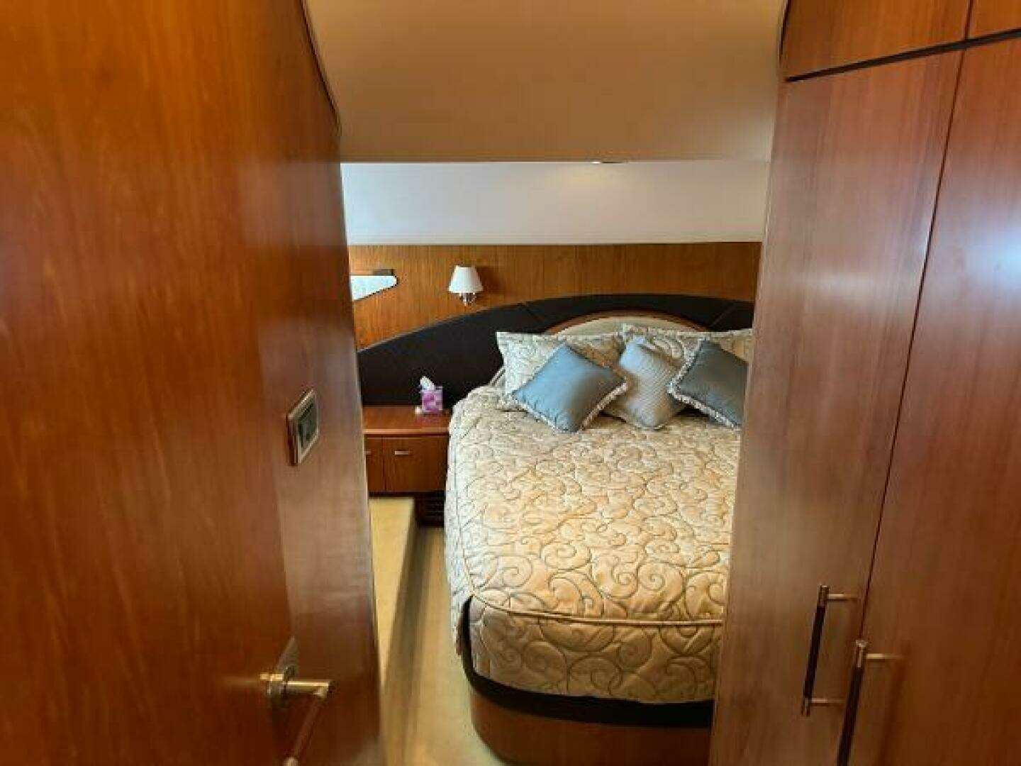 2010 Tiara Yachts 5800 Sovran - Image 75