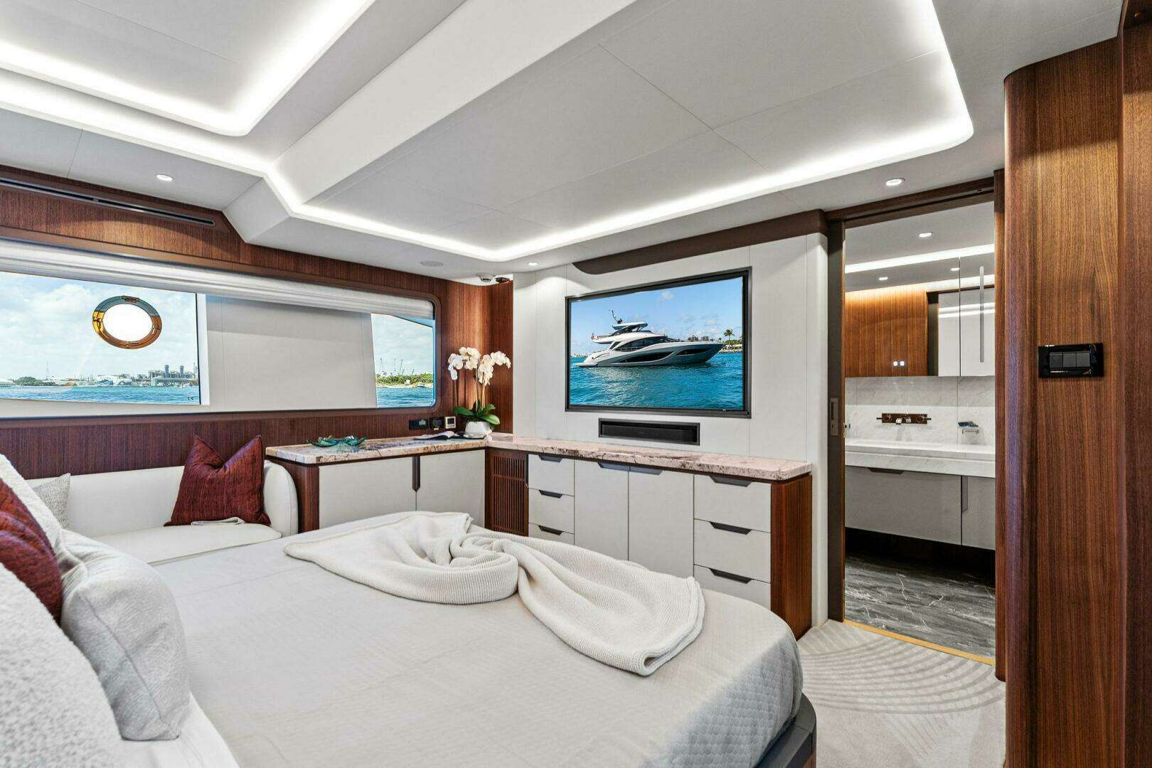 2027 Aquitalia Yachts Flybridge - Image 30