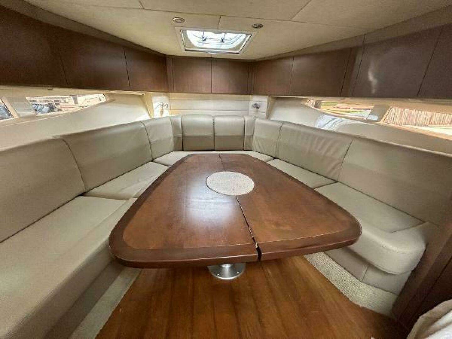 2014 Sea Ray 370 Venture - Image 27