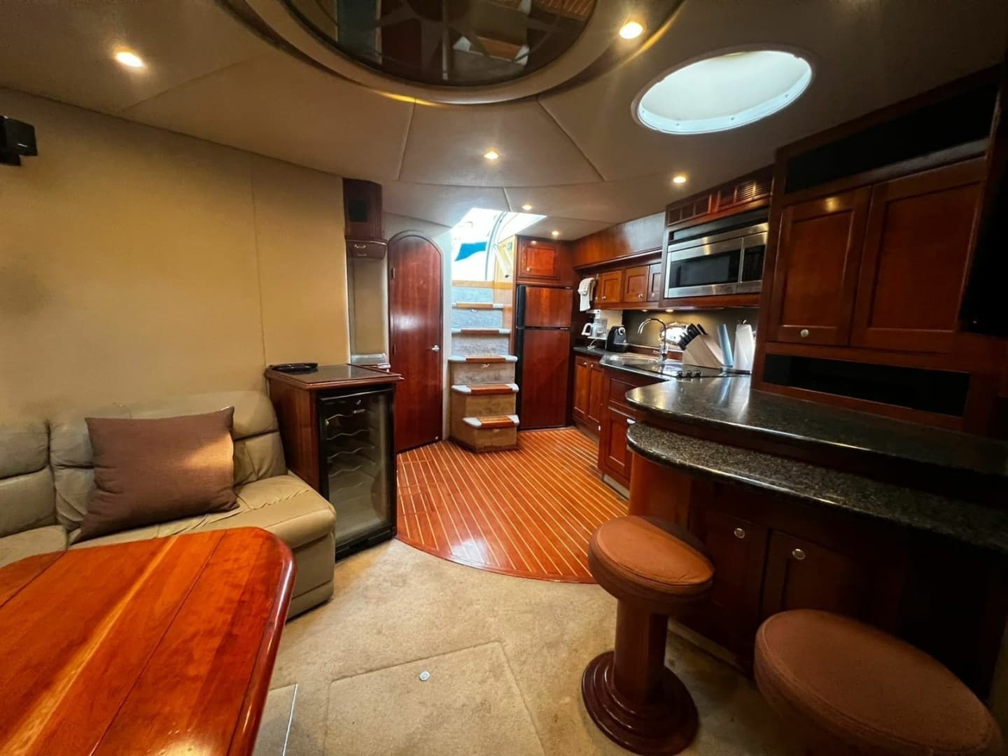 2006 Cruisers Yachts Express 560 - Image 13