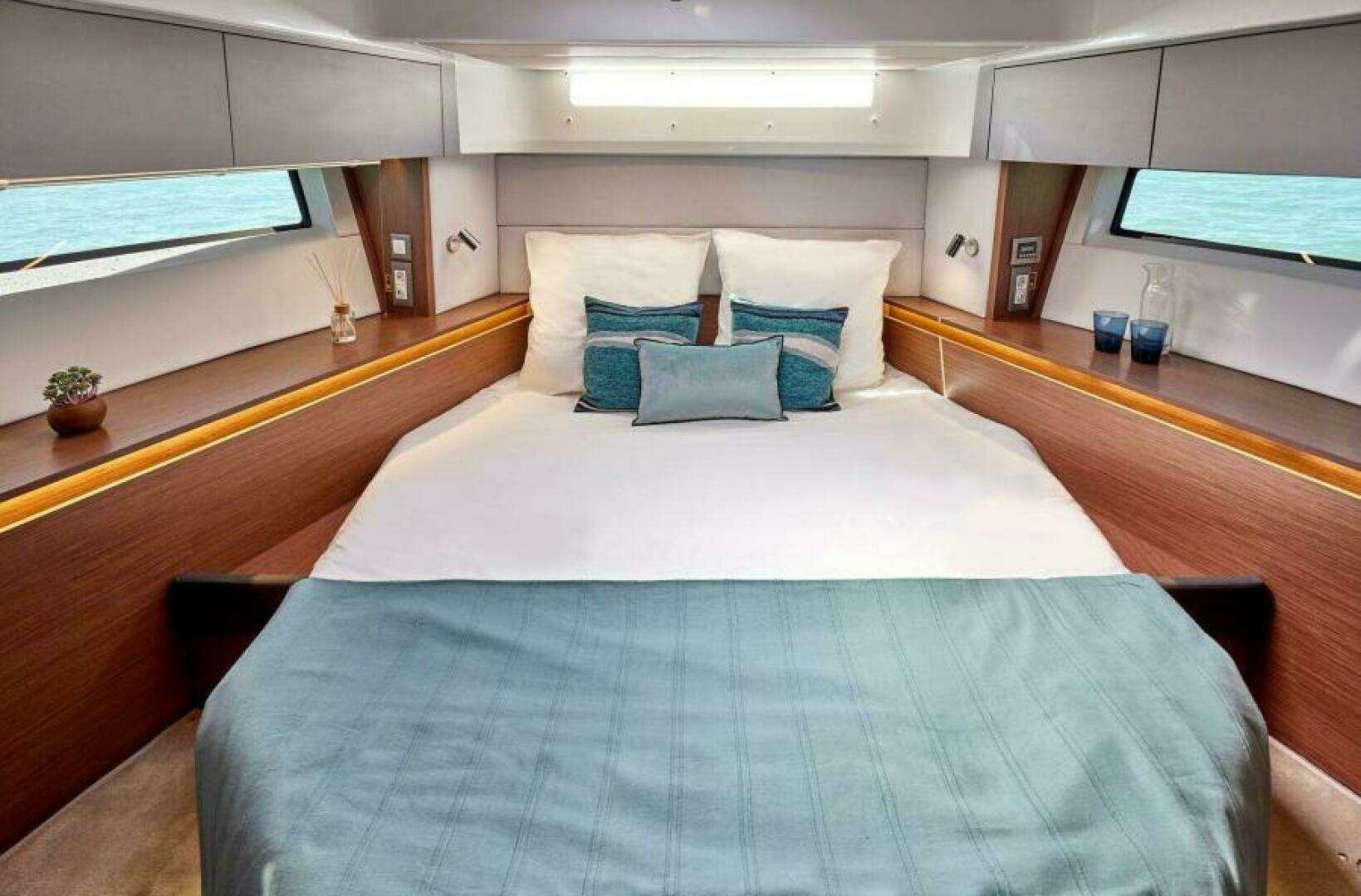 2027 Beneteau Antares 12 Fly - Image 8