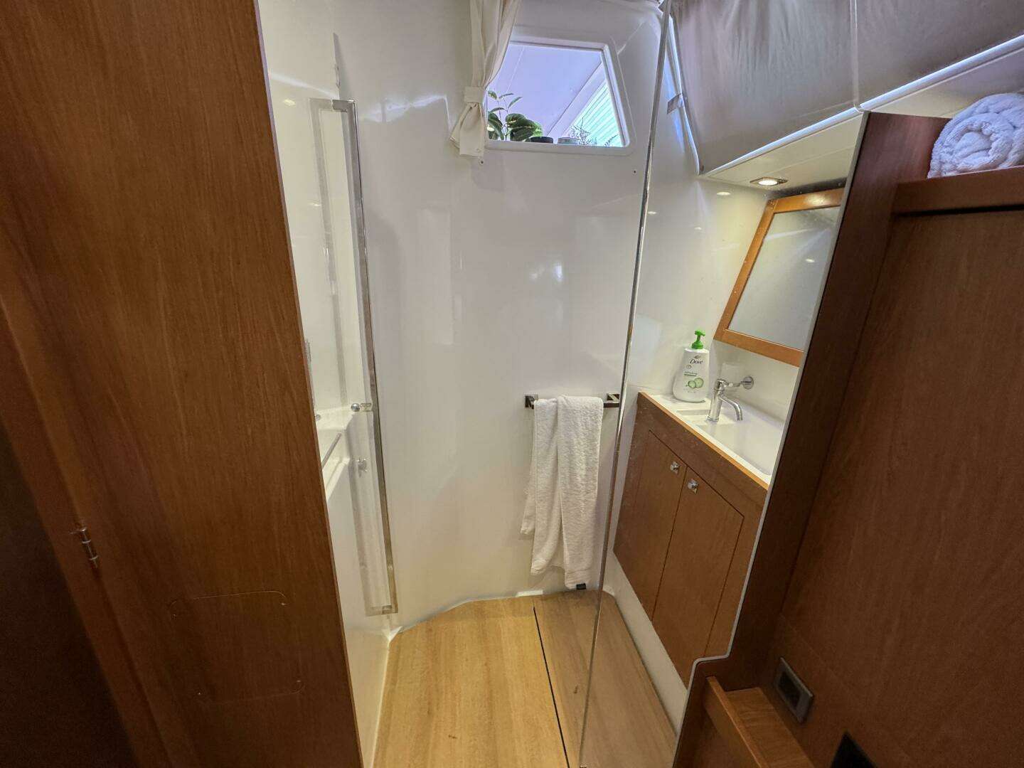 2014 Beneteau Sense 46 - Image 27