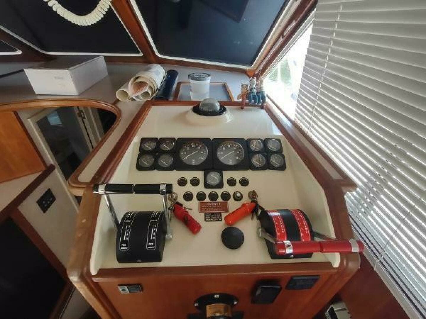 1988 Tollycraft 34 Sport Sedan - Image 7