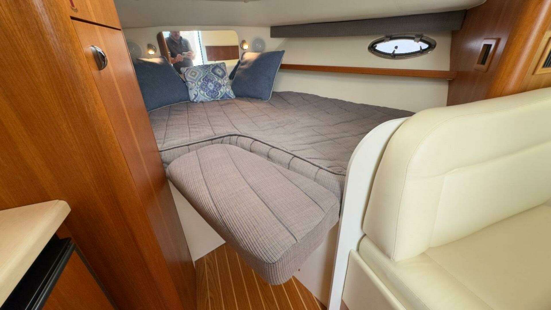 2005 Tiara Yachts 2900 Open - Image 30