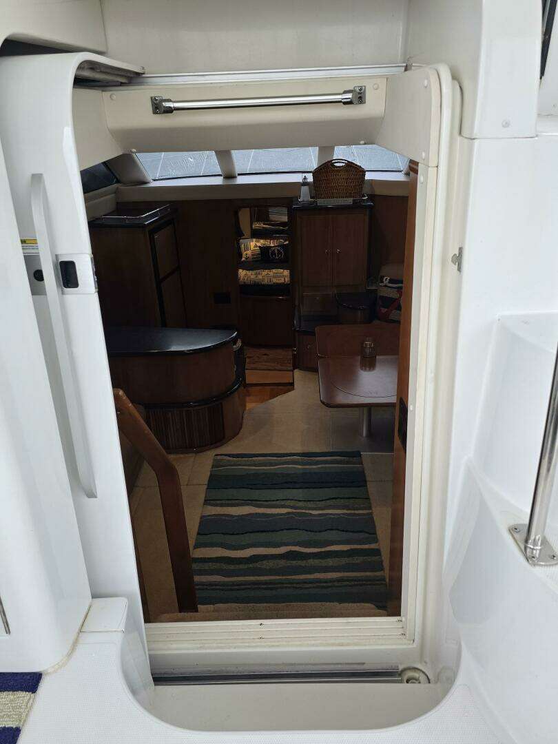 2002 Carver 444 Cockpit Motor Yacht - Image 21