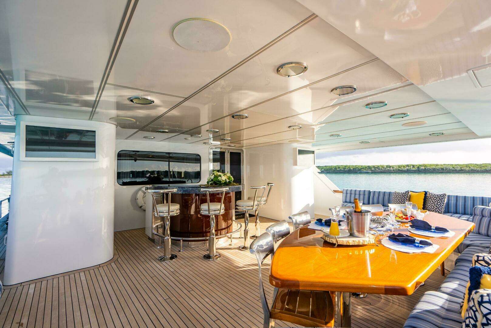 1995 Christensen Tri-deck Motoryacht - Image 3