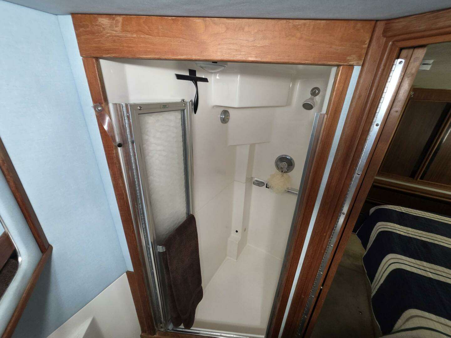 1988 Sea Ray 415 - Image 34