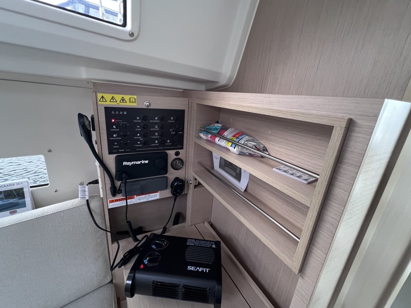 2024 Beneteau 30.1 - Image 3