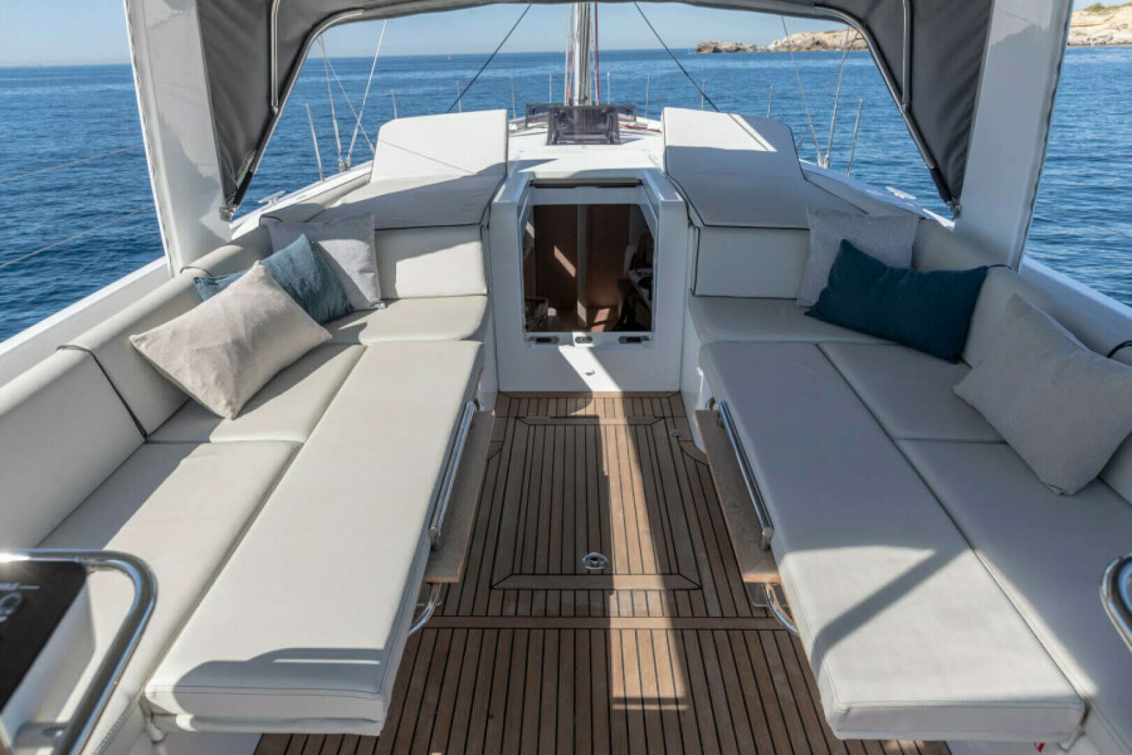 2026 Beneteau OCEANIS YACHT 54 - Image 8