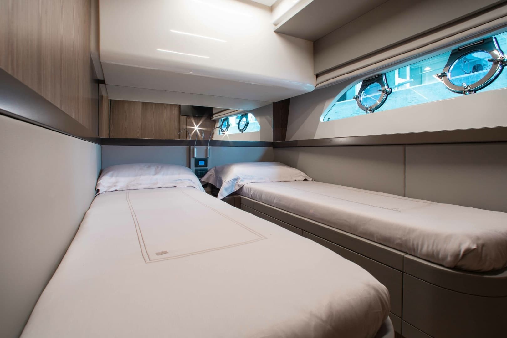 2022 Ferretti Yachts 550 - Image 26