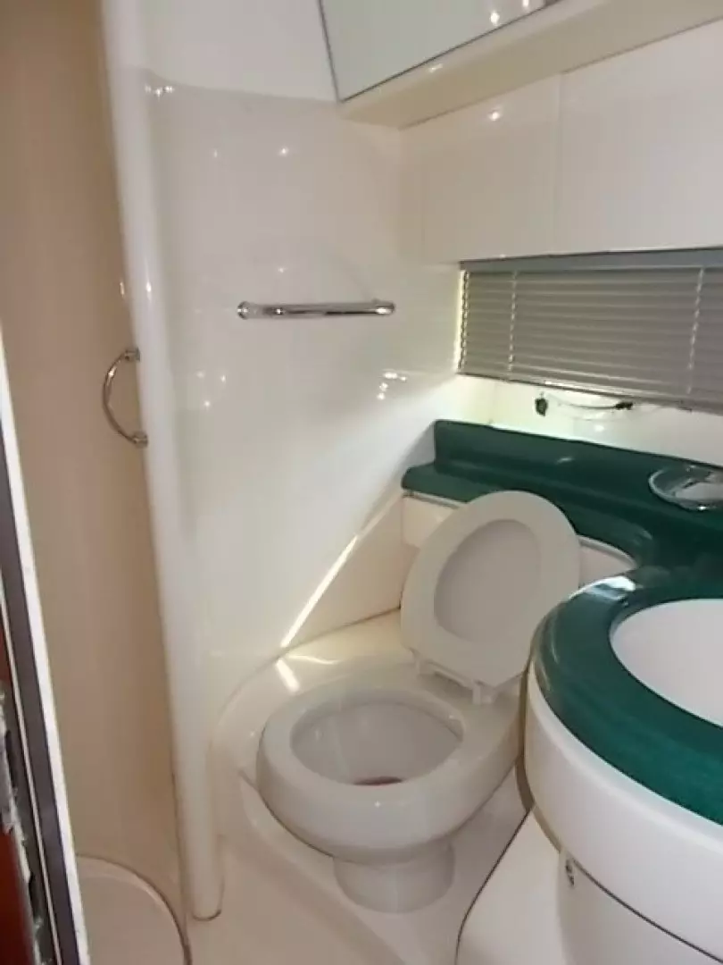2001 Azimut 46 - Image 16