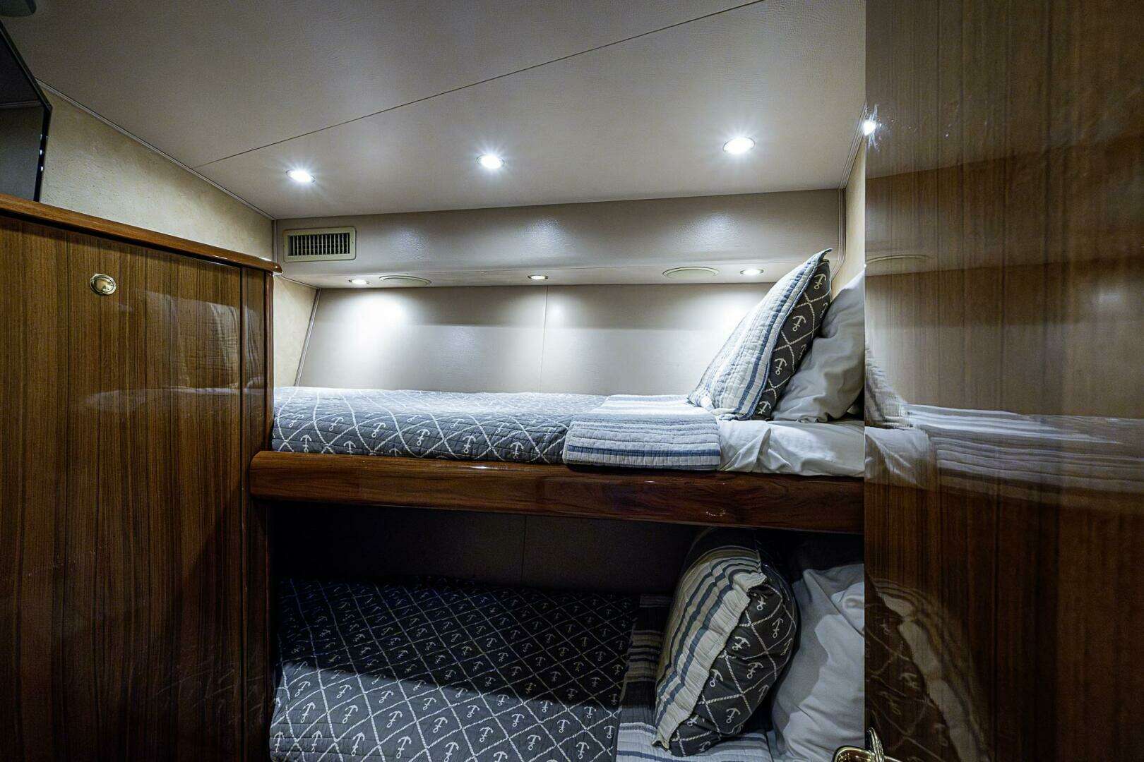 2007 Viking 64 Convertible - Image 31