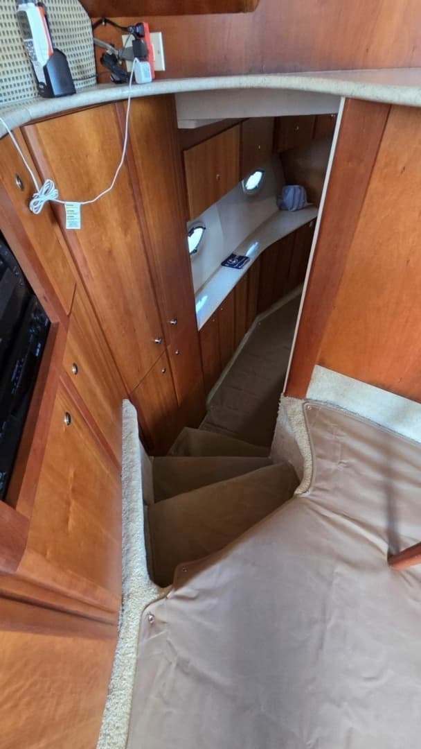 2001 Silverton 453 Motor Yacht - Image 42