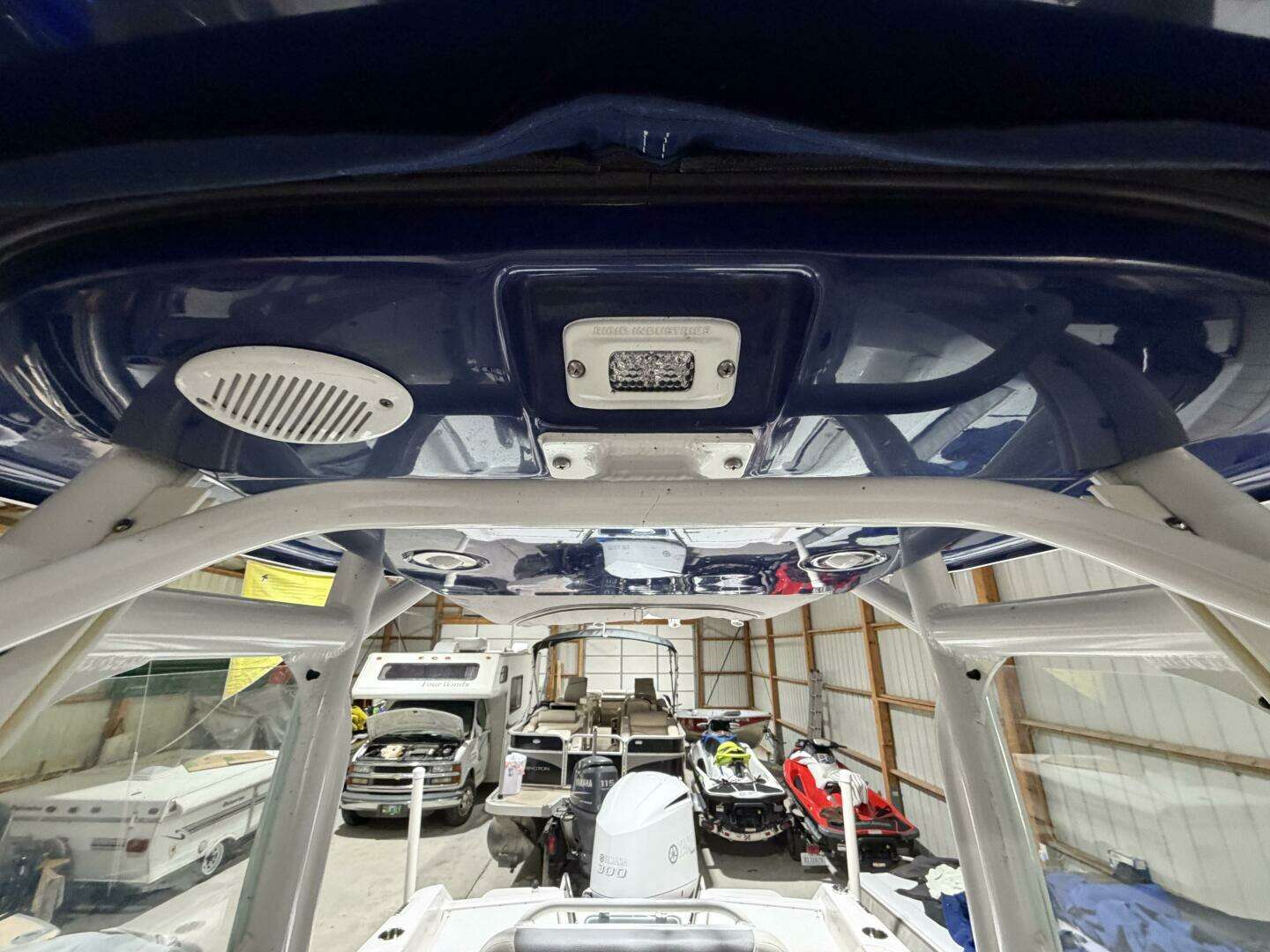 2016 Everglades 230 Center Console - Image 29