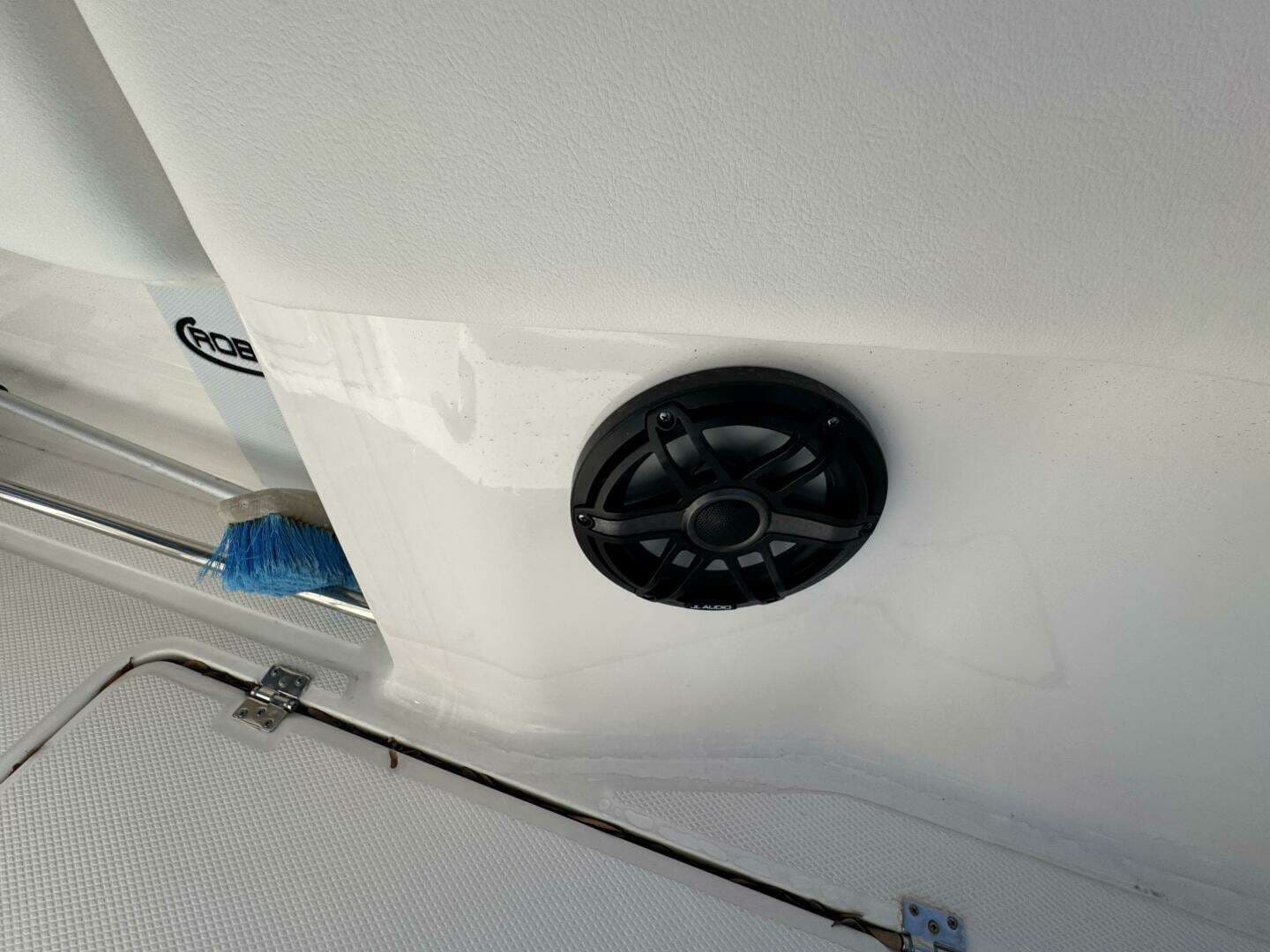 2023 Robalo R270 Center Console - Image 34