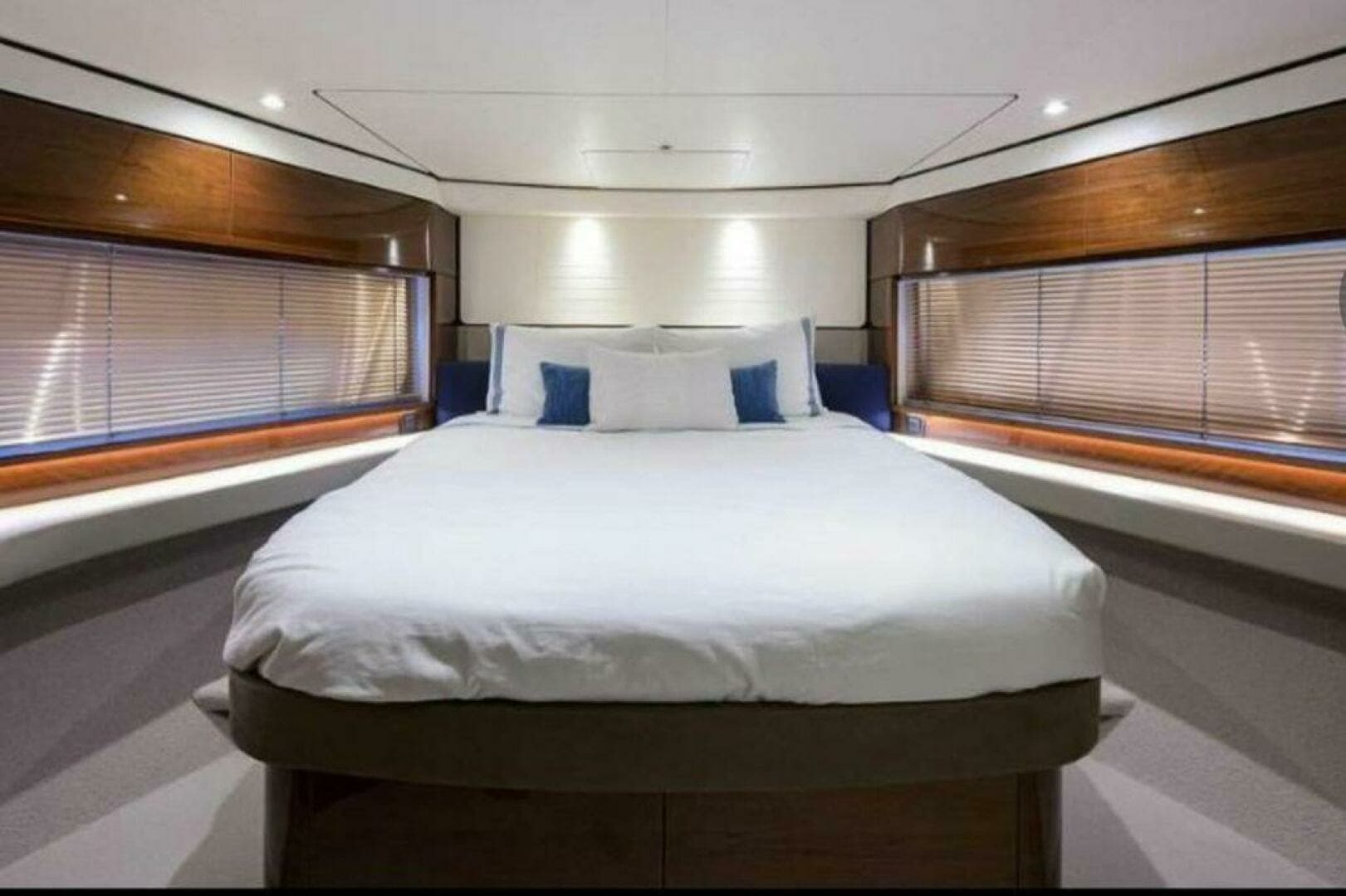 2019 Princess F62 - Image 13