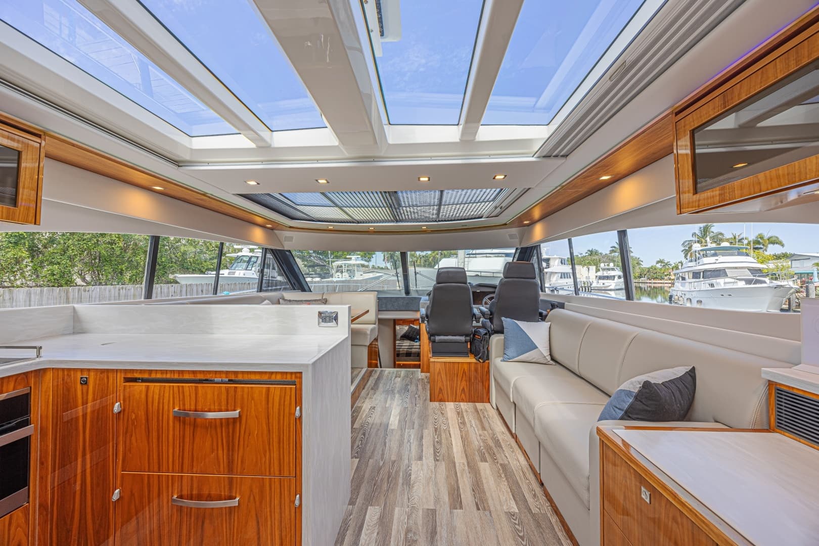 2021 Riviera 6000 Motor Yacht - Image 31