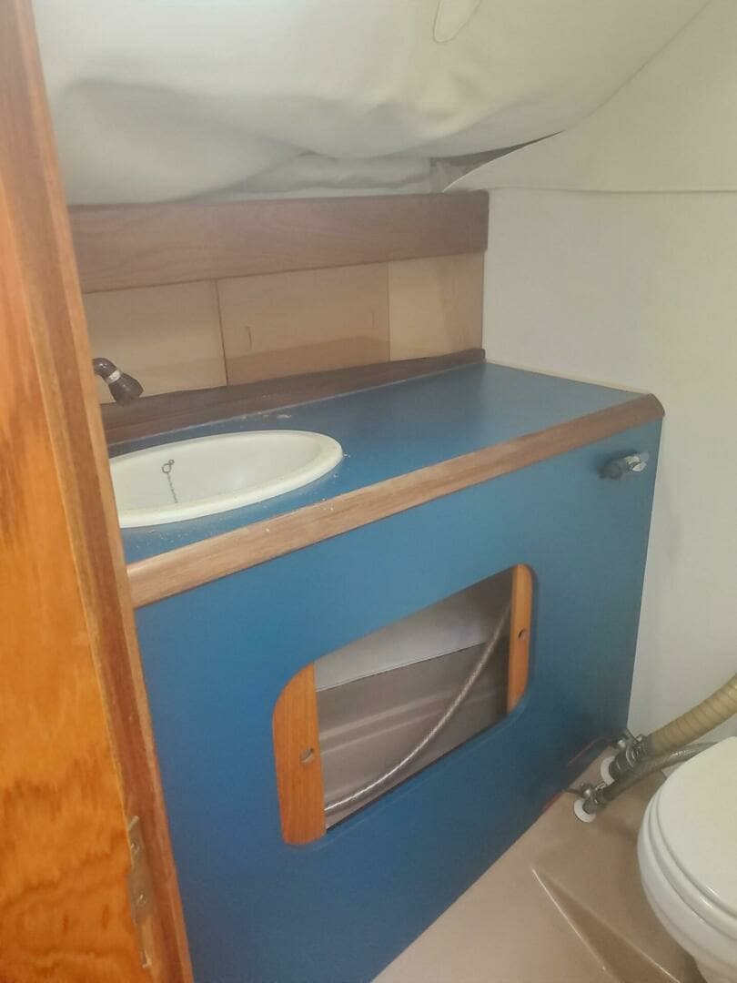 1985 Beneteau First 375 - Image 27