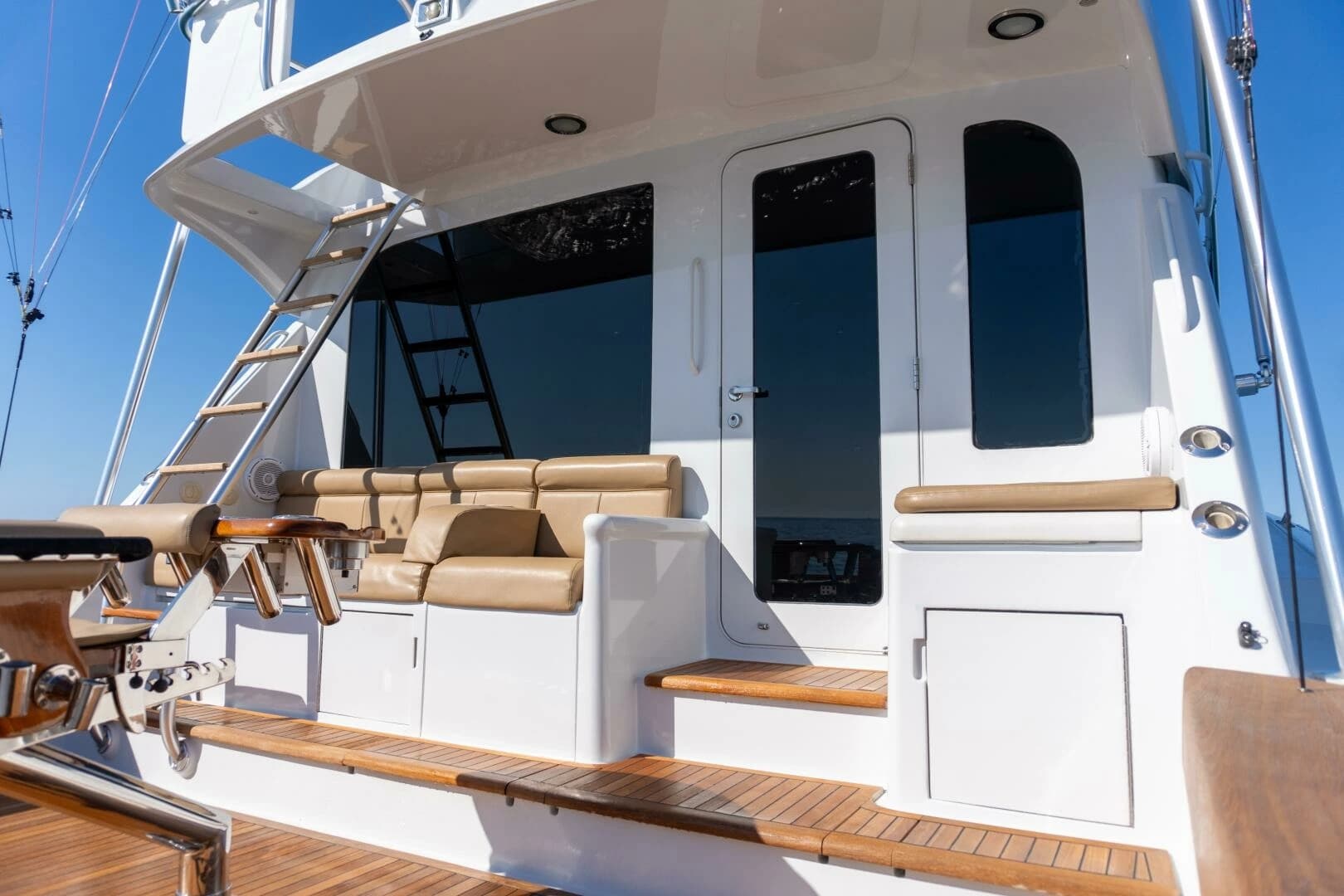 2001 Hatteras 60 Convertible - Image 40